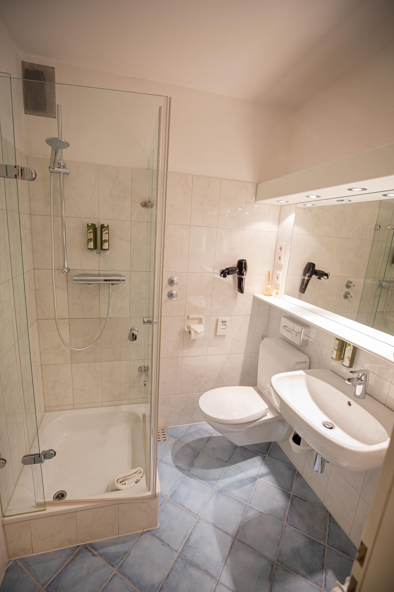Azenberg Hotel 4*