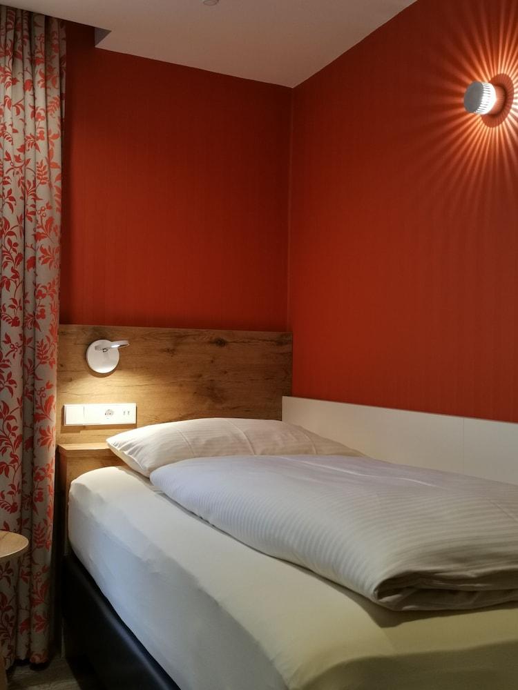 Hotel Azenberg 4*